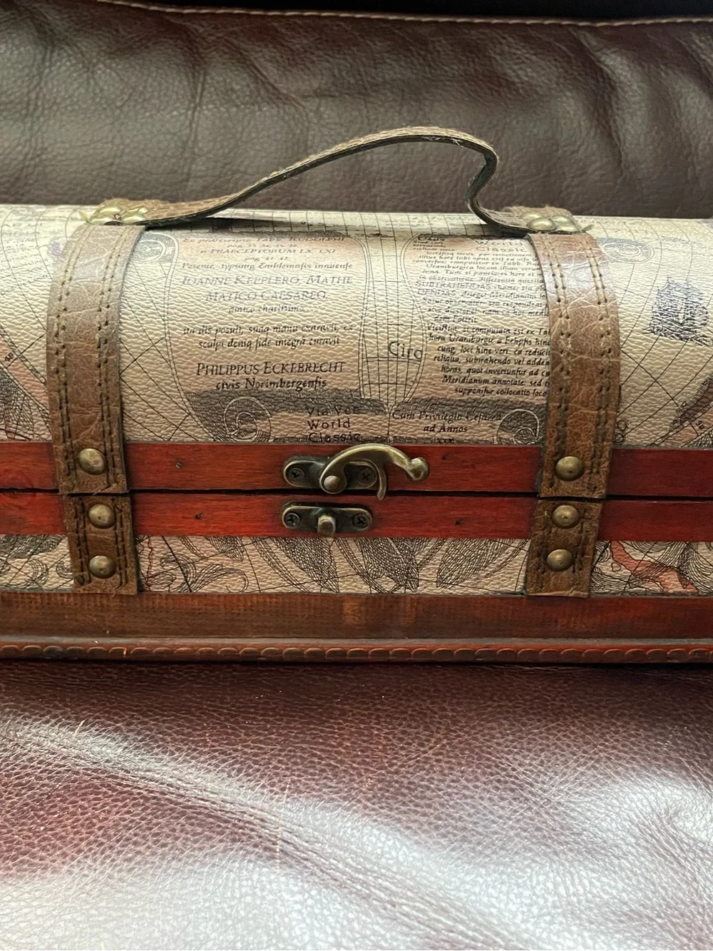 Vintage-Style Red Wooden Decorative vine bottle carrier world map